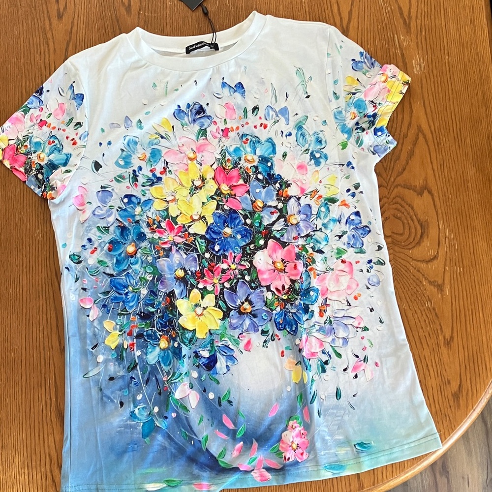 JUST FASHION NOW BEAUTIFUL FLORAL SUPER SOFT T-SHIRT 
NEW WITH TAGS